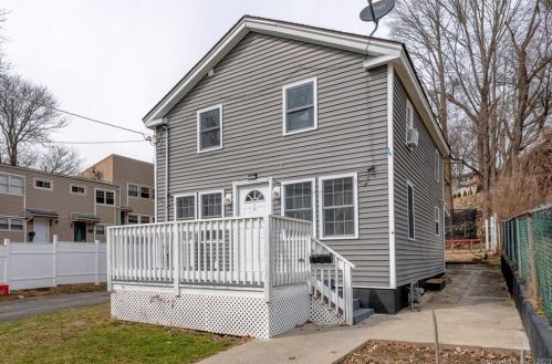 28 Sarsfield St, Waterbury, CT 06704-3438