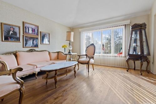 161-11 86th St, Jamaica, NY 11414-1201