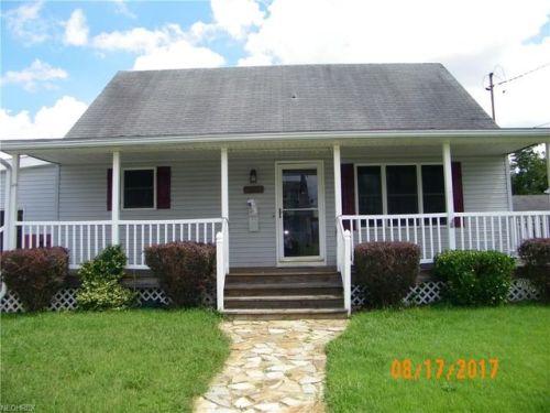 818 Warren Ave, Belpre, OH 45714-1524