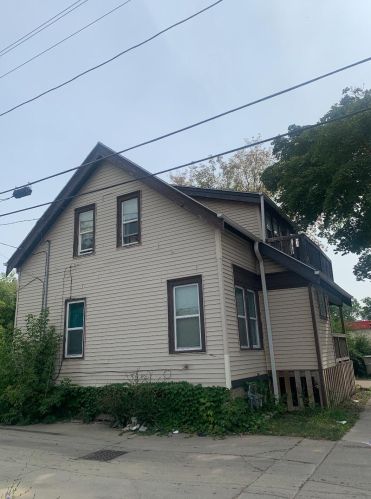 2012 Burleigh St, Milwaukee WI 53206-1704 exterior