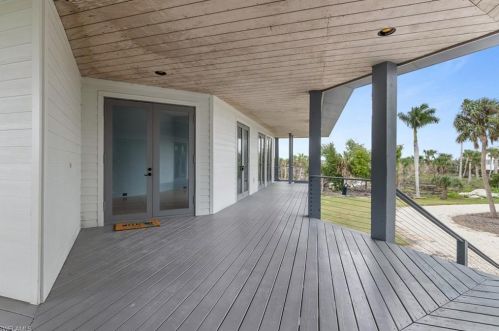 4150 Dingman Dr, Sanibel FL 33957-5107 exterior