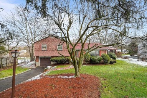 612 Cardinal Rd, Cortlandt Manor, NY 10567-5202