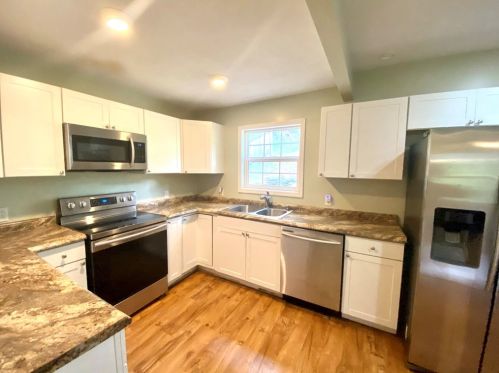 5 Pleasant Valley Rd, Jeannette, PA 15644-9692