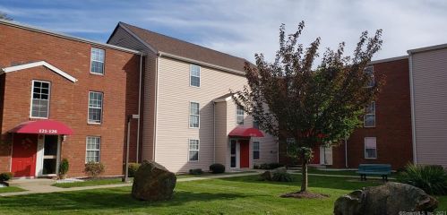 127 Heather Rdg, Huntington CT  06484-4645 exterior