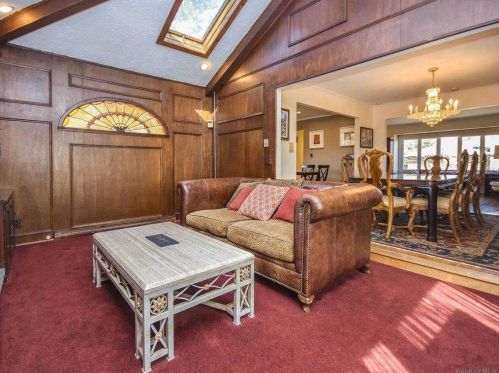 903 Gloucester Ct, Westbury NY  11590-5301 exterior