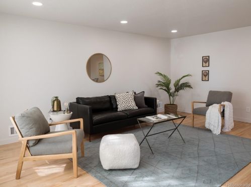 3003 Blackhawk St, Denver CO 80011-2220 exterior