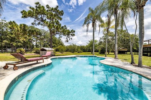 17320 Whirley Rd, Lutz FL  33558-4827 exterior