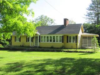 28 Ormsbee Ave, Proctor, VT 05765-1220