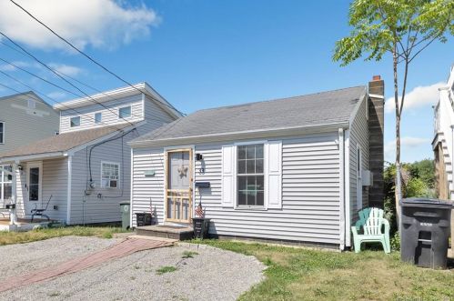 33 Cooper Ave, Milford CT  06460-6209 exterior