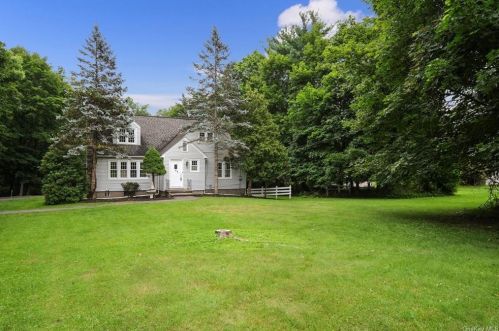 3388 Old Yorktown Rd, Yorktown Hgts NY  10598-1109 exterior