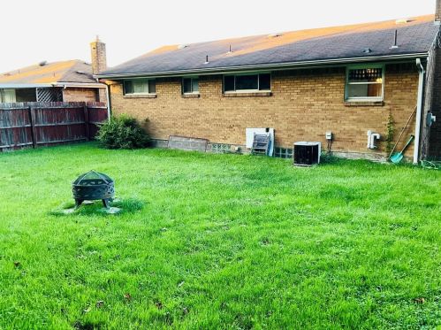 135 Clubvue Dr, Pittsburgh PA  15122-1923 exterior