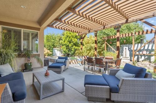 662 Canterbury Cir, Vacaville CA  95687-8225 exterior