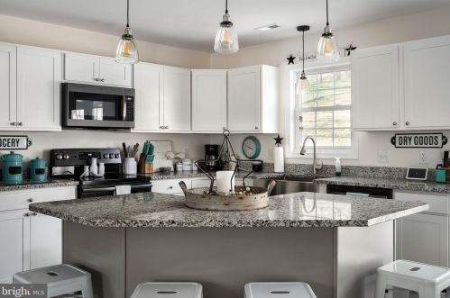 3308 Swover Crk Rd, Edinburg VA  exterior