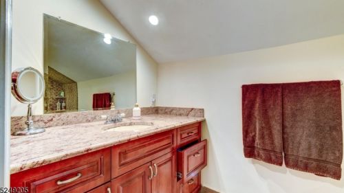 12 Hickory St, Cranford NJ  07016-3045 exterior