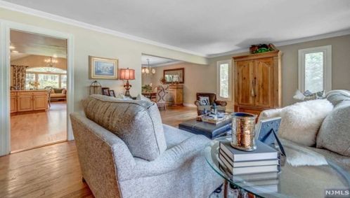 432 Hillside Ave, Allendale NJ  07401-1113 exterior