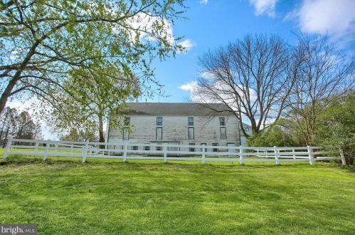 6411 Devonshire Hts Rd, Harrisburg PA 17111-4818 exterior