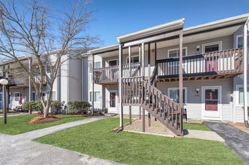 211 Park Pl, Raynham, MA 02767-8007