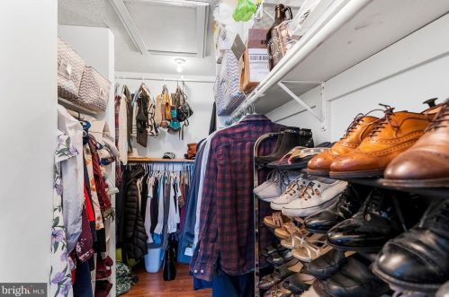 64 Holly Ct, Trenton NJ 08619-4636 exterior