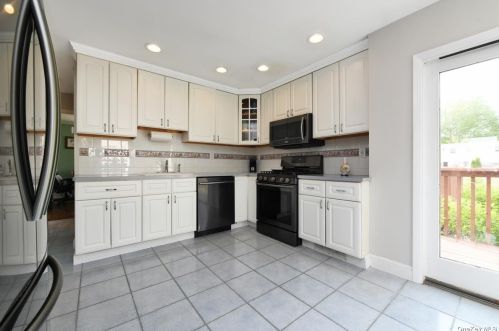 612 3rd Ave, Elwood NY  11731-3435 exterior