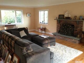 3 Buttercup Ln, West Hampton, NY 11977-1406