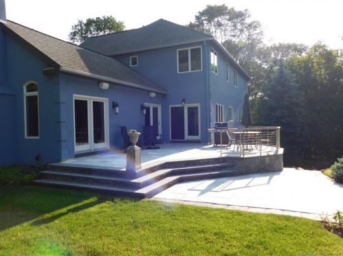 26 Lakeview Dr, Bridgeport, CT 06612-1700
