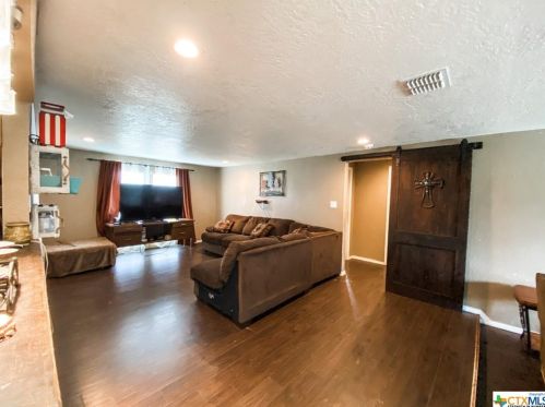 302 Mccormick Dr, Victoria TX 77904-9608 exterior