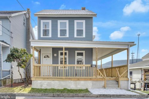 207 Oak St, Lykens, PA 17048-1638