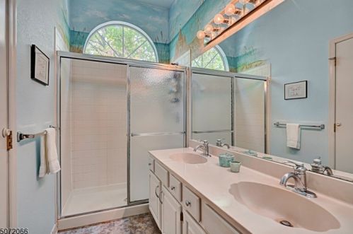 47 Pheasant Brook Ct, Bedminster NJ  07921-2040 exterior