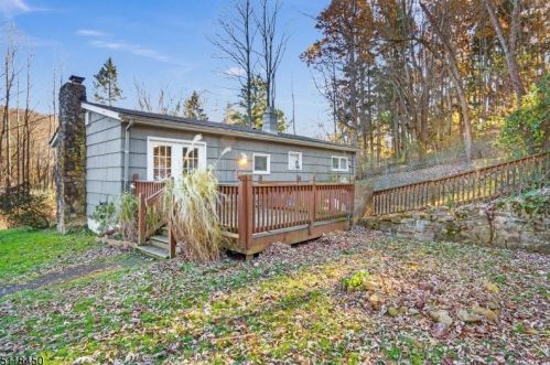 12 Glenn Ave, Glen Gardner, NJ 08826-3627
