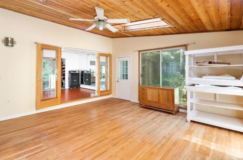 24 Twin Hills Rd, Stamford CT  06903-4614 exterior