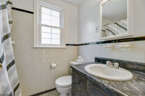445 Morris Ave, Springfield NJ  07081-1110 exterior