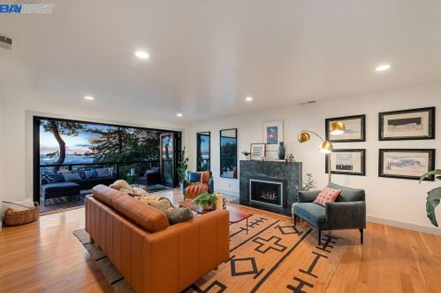 3550 Klamath St, Oakland CA 94602-4126 exterior