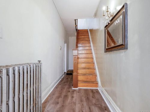 91-25 85th Ave, Jamaica, NY 11421-1216