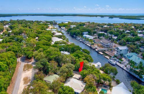 27 Blue Runner St, Key Largo, FL 33037-4744