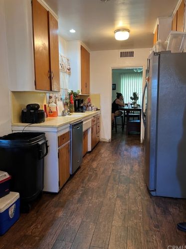 2555 Alameda Ave, San Bernardino CA  92404-2561 exterior