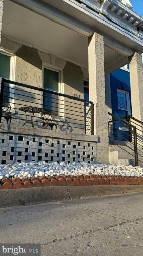 751 Park Rd, Washington, DC 20010-1517