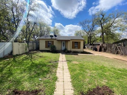 4312 Windowmere St, Fort Worth, TX 76105-1832