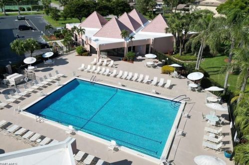 100 Forest Lakes Blvd, Naples FL 34105-2300 exterior