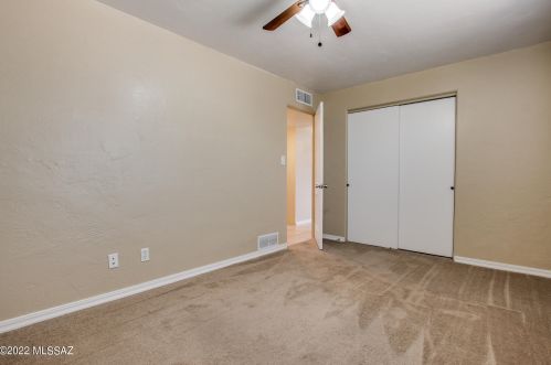 945 Prince Rd, Tucson AZ 85705-3026 exterior