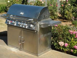 6185 Figarden Dr, Fresno CA  93722-3227 exterior