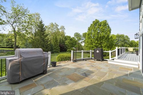 17621 Stonegait Ct, Round Hill VA  20141-2264 exterior