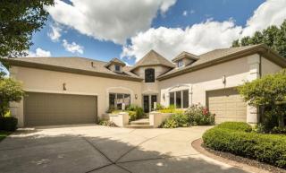 8449 Greenside Dr, Dublin, OH 43017-8462