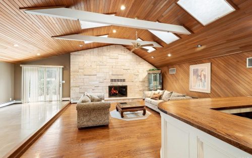 338 Elwood Rd, Elwood NY  11731-2215 exterior