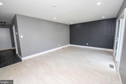 1865 Greymont St, Philadelphia PA  19116-3829 exterior