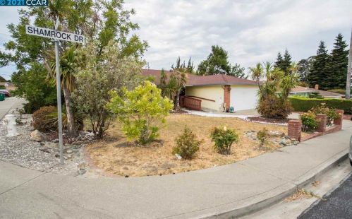 2699 Shamrock Dr, Richmond CA  94806-1555 exterior