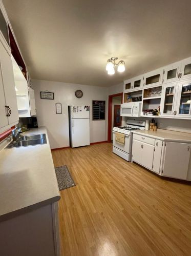 615 Washburne Ave, Paynesville MN  56362-1731 exterior
