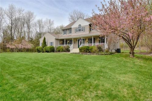 3 Shadow Dr, Warwick, NY 10990-2726