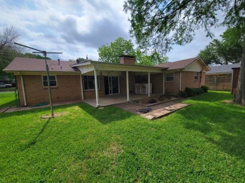 1017 Livingston Dr, Hurst, TX 76053-4103