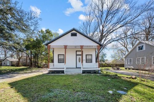 21 5th Ave, Texas City, TX 77590-7838