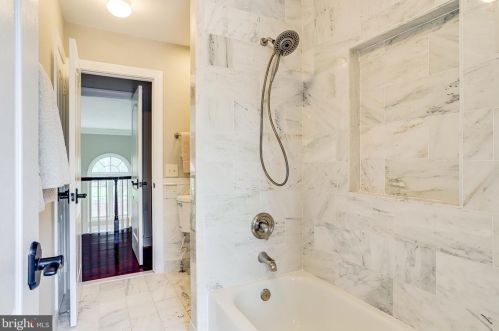 10108 Nedra Dr, Great Falls VA  22066-2835 exterior